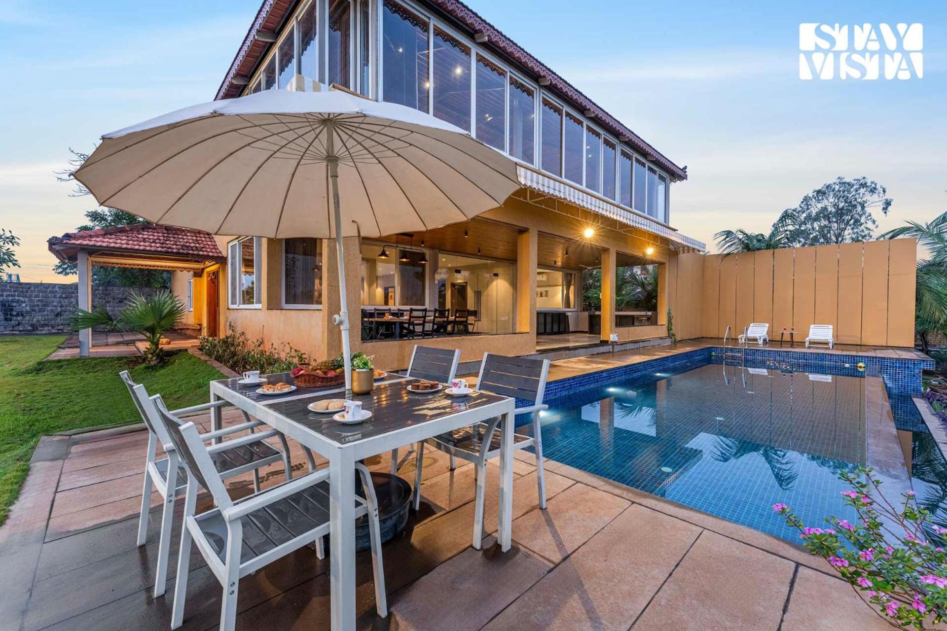 Stayvista At Countryside Meadows With Pool, Ac 푸네 외부 사진