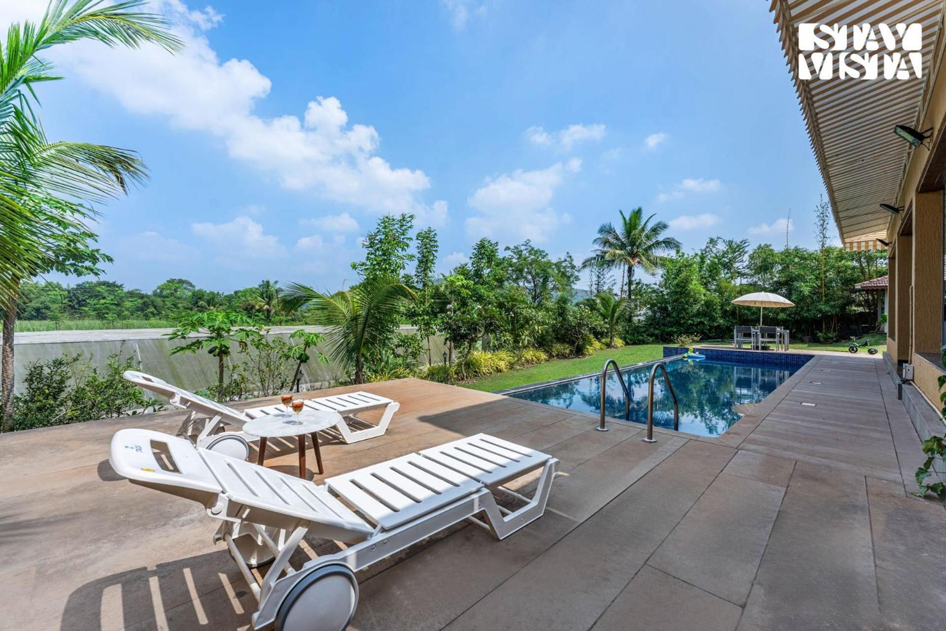 Stayvista At Countryside Meadows With Pool, Ac 푸네 외부 사진