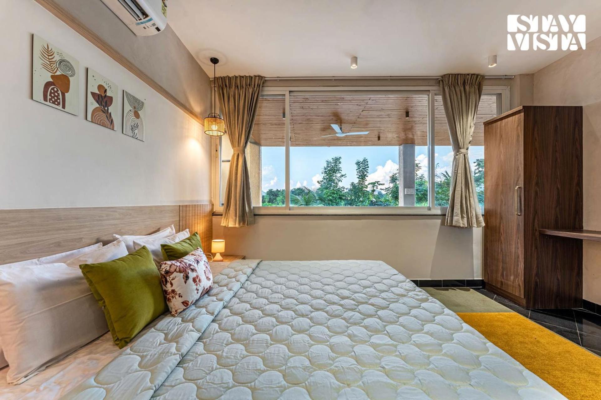 Stayvista At Countryside Meadows With Pool, Ac 푸네 외부 사진